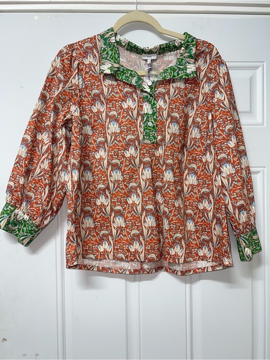 Voy Tops - Voy 3/4 sleeve floral shirt size medium